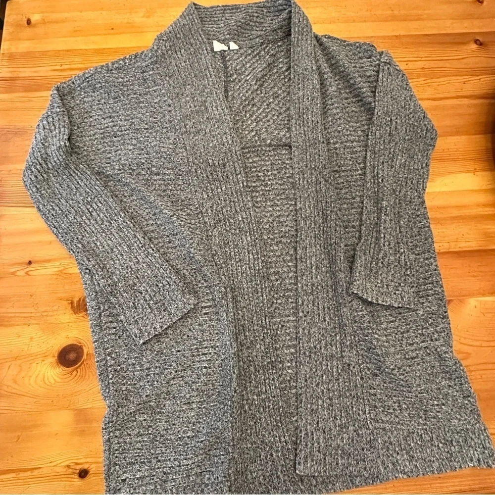 GAP women M Cozy Gray Knit Cardigan Rayon Bend